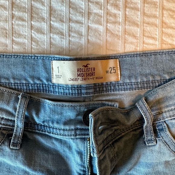 Hollister Denim Midi Shorts Light Wash - Picture 3 of 3